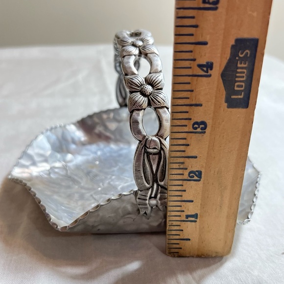 Vintage Hand Wrought Creations tray & basket w/ flower etching Rodney Kent 50’s - Picture 16 of 17